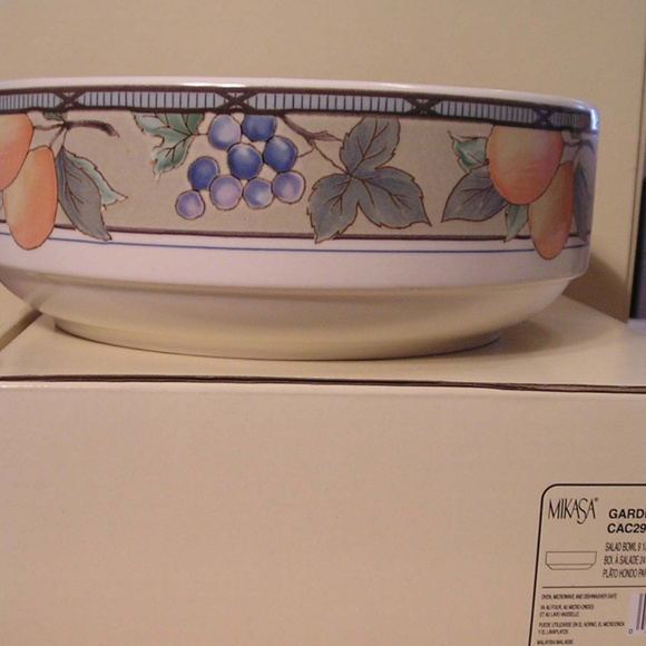 NEW MIKASA INTAGLIO GARDEN HARVEST Salad Bowl - Picture 2 of 3